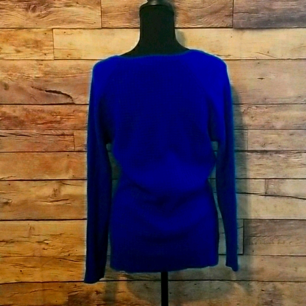 NEW! SO Sweater - Picture 6 of 7